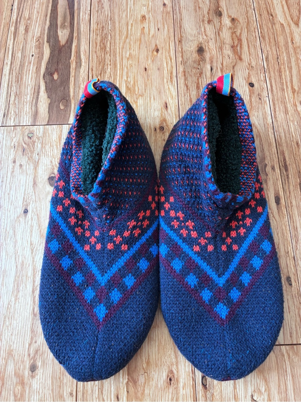 Bombas Fair Isle Gripper Slippers navy, blue, and orange Size XL Like New